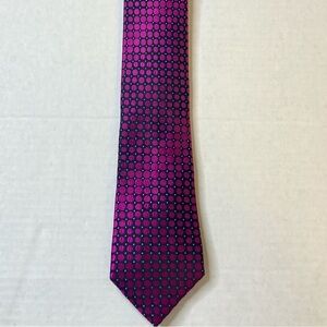 Arrow 100% silk tie 
Pink and black